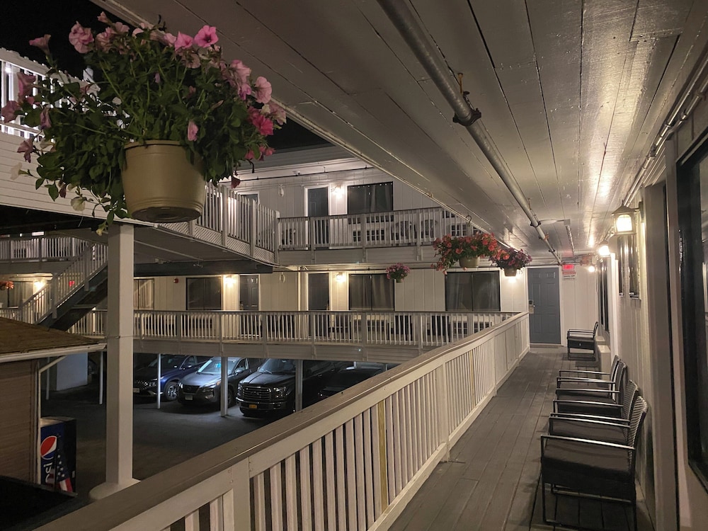 Hampton Harbor Motel - photo 28