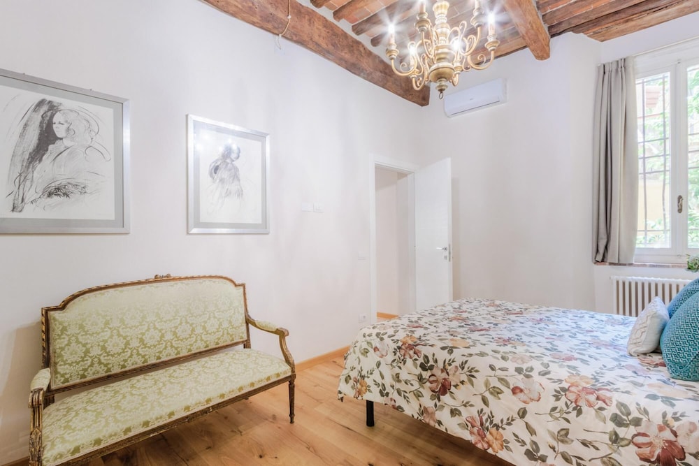 Casa Smart in Lucca With 1 Bedrooms and 2 Bathrooms — 4-Star Luxury Hotel in Lucca, Italy