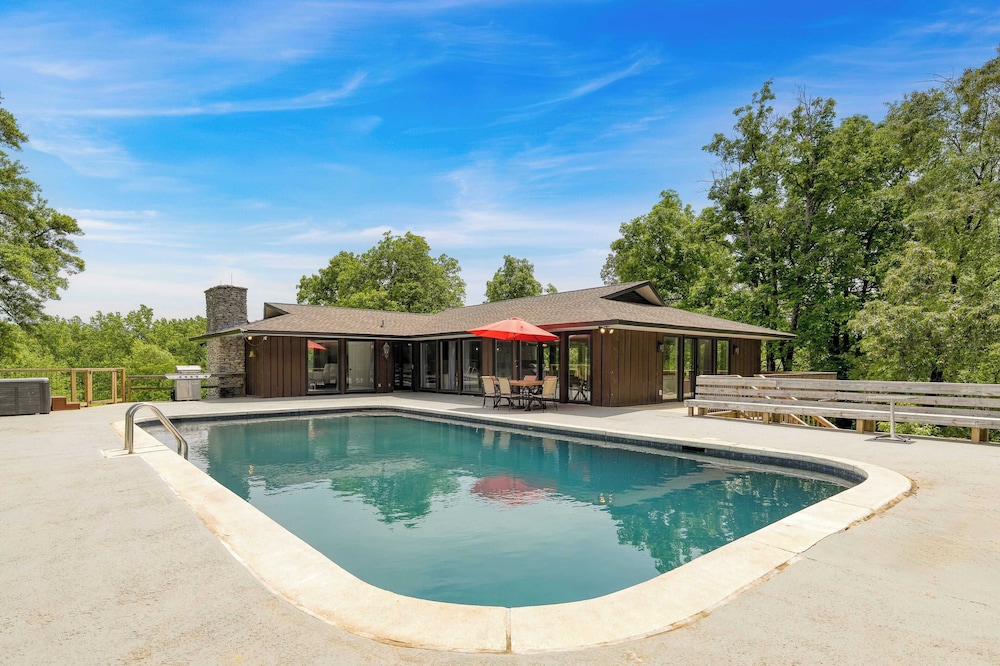 Amber Escape by AvantStay 3 Unique Spaces Pool in Jefferson, United States