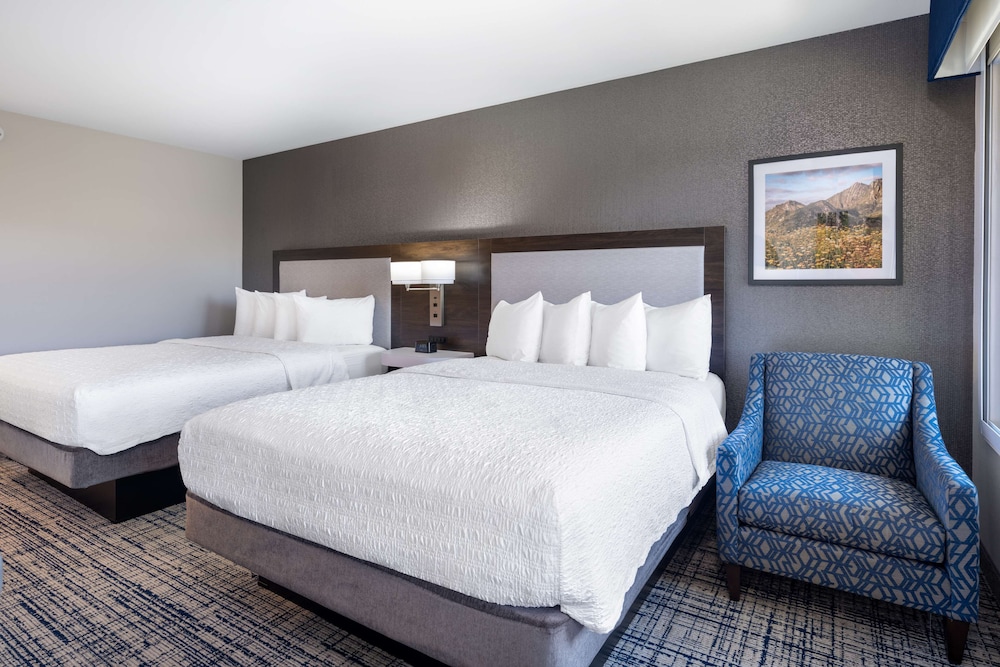 Hampton Inn & Suites Agoura Hills - photo 17