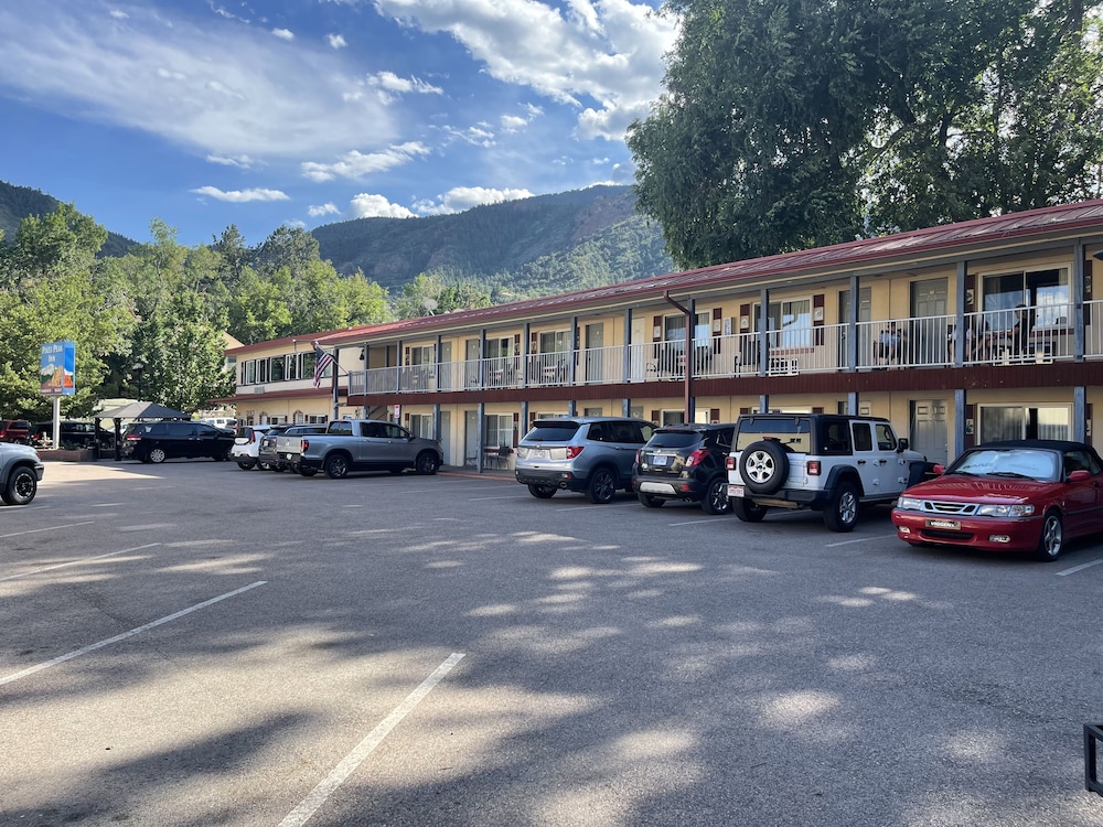 Pikes Peak Inn - photo 26