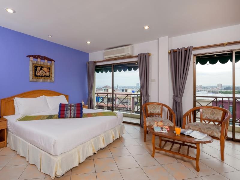 Seven Oaks Inn - last minute hotel in Pattaya