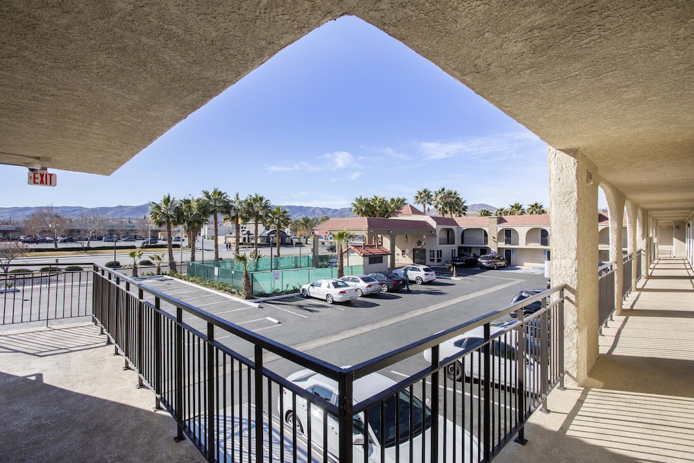 OYO Hotel Palmdale Antelope Valley - photo 27