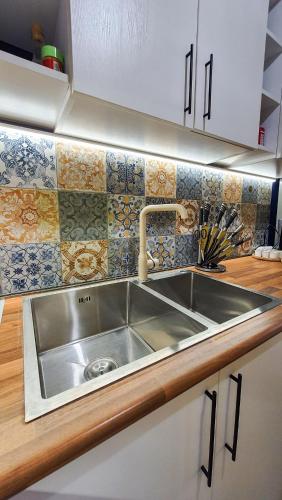 Art inspired Modern Flat near VAKE PARK with WIFI