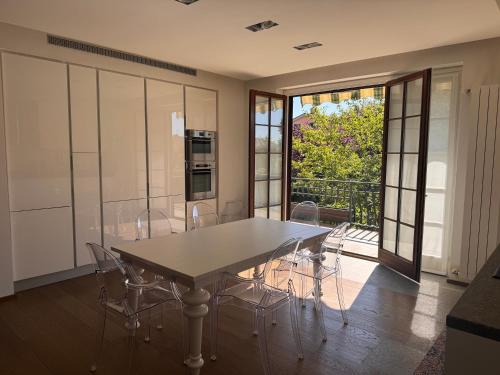 Ampio Appartamento con vista lago sauna e camino Golf club Margara — 4-Star Luxury Hotel in Fubine, Italy