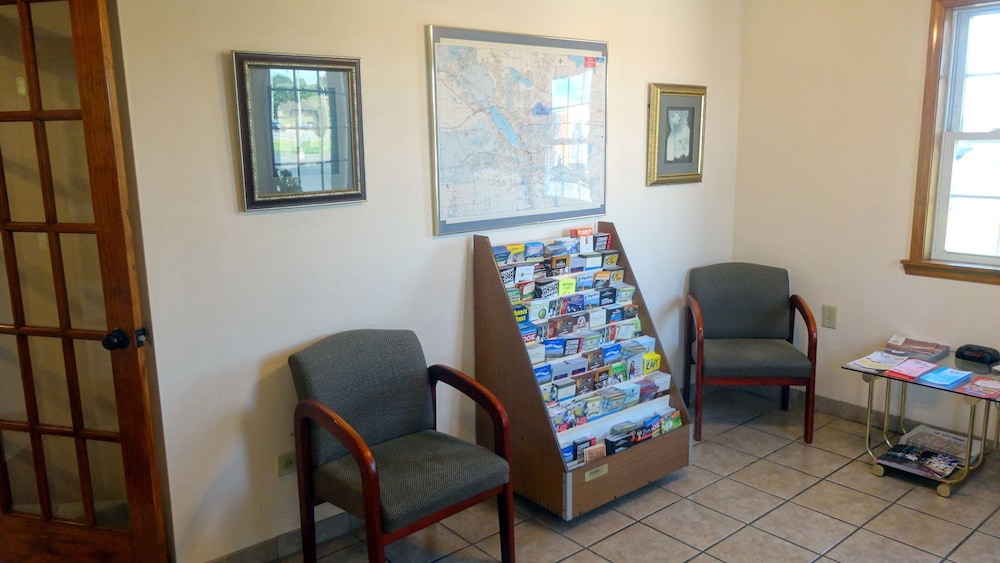 Red Carpet Inn North Syracuse - photo 4