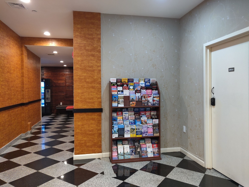Hotel Key LaGuardia Airport - photo 53
