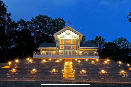 Luxury Mountain Home — 4-Star Luxury Hotel in Huntingdon, United States
