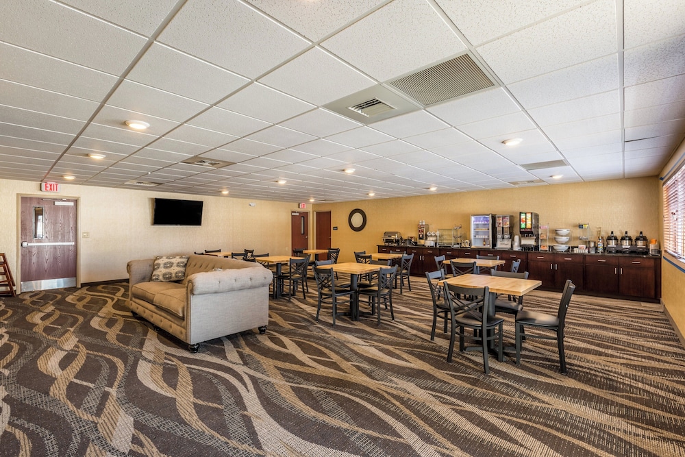 Cobblestone Inn & Suites Merrill - photo 41