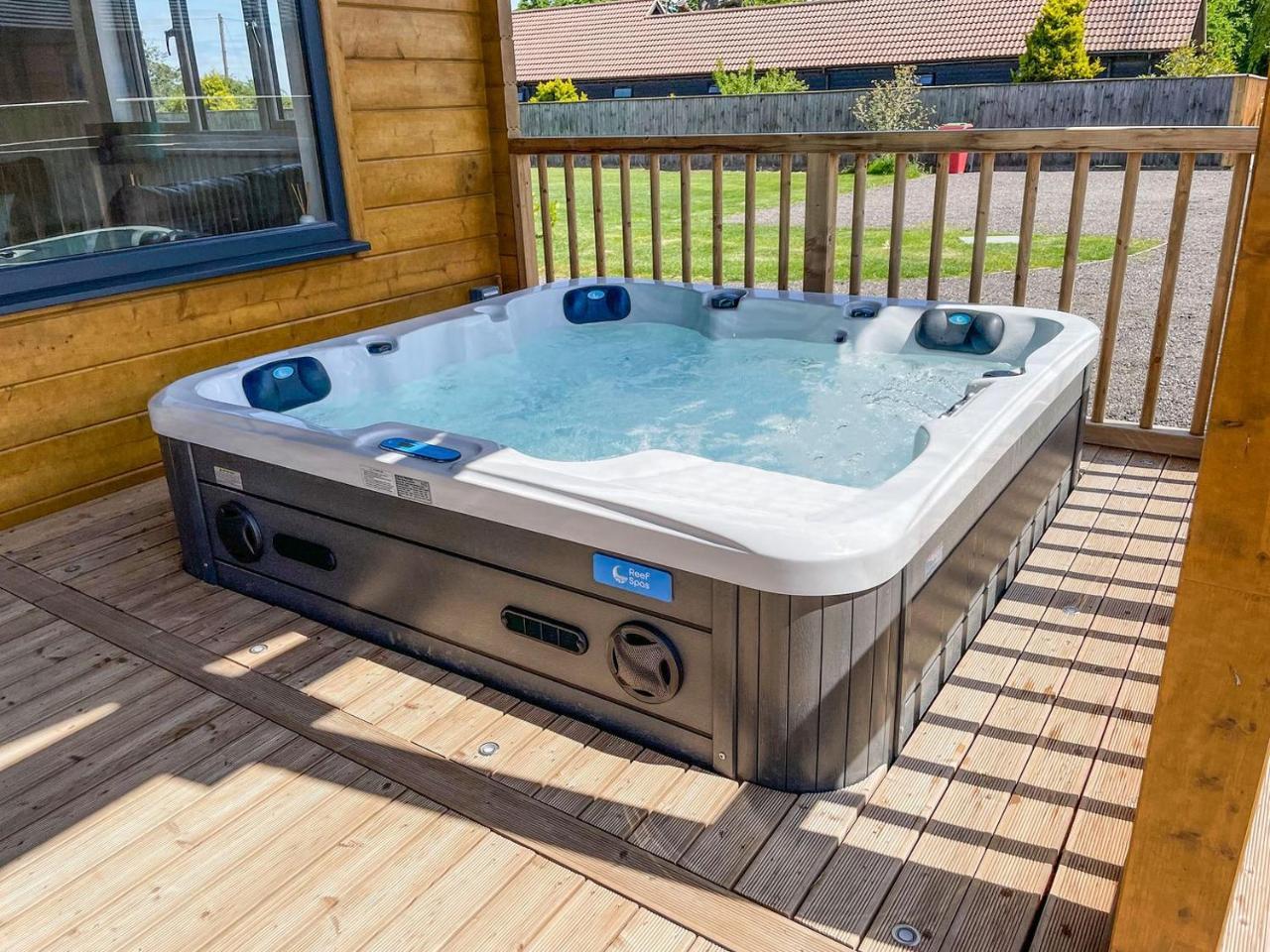 Aylesbury Lodge — 4-Star Luxury Hotel in Halstead, United Kingdom