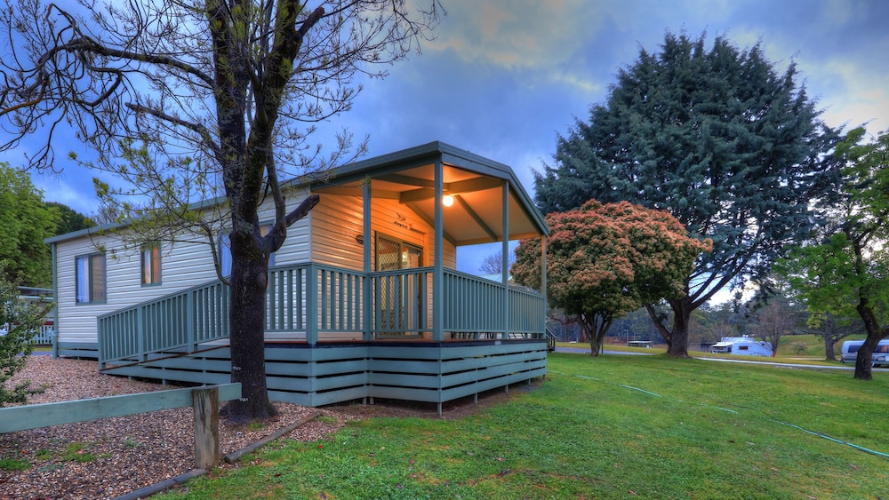 Beechworth Lake Sambell Caravan Park in Beechworth, Australia