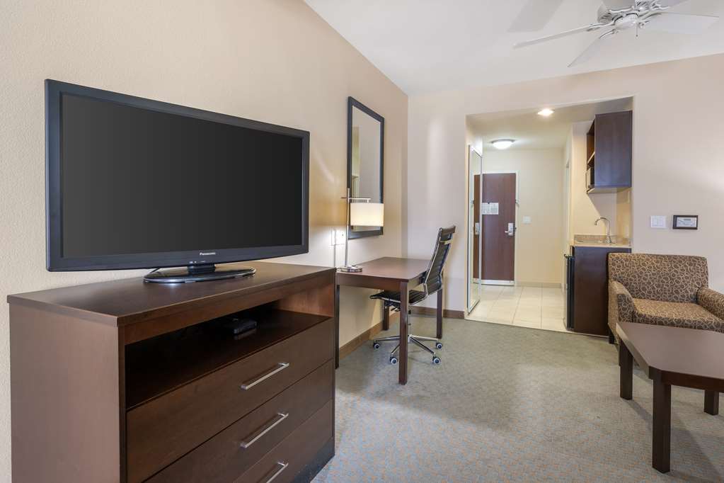 Best Western Plus Midland Suites - photo 12