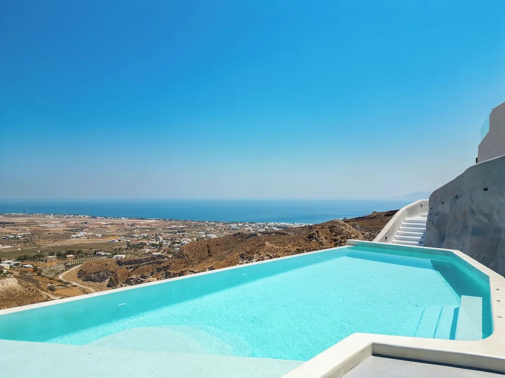 Eolithos Suites in Fira, Greece