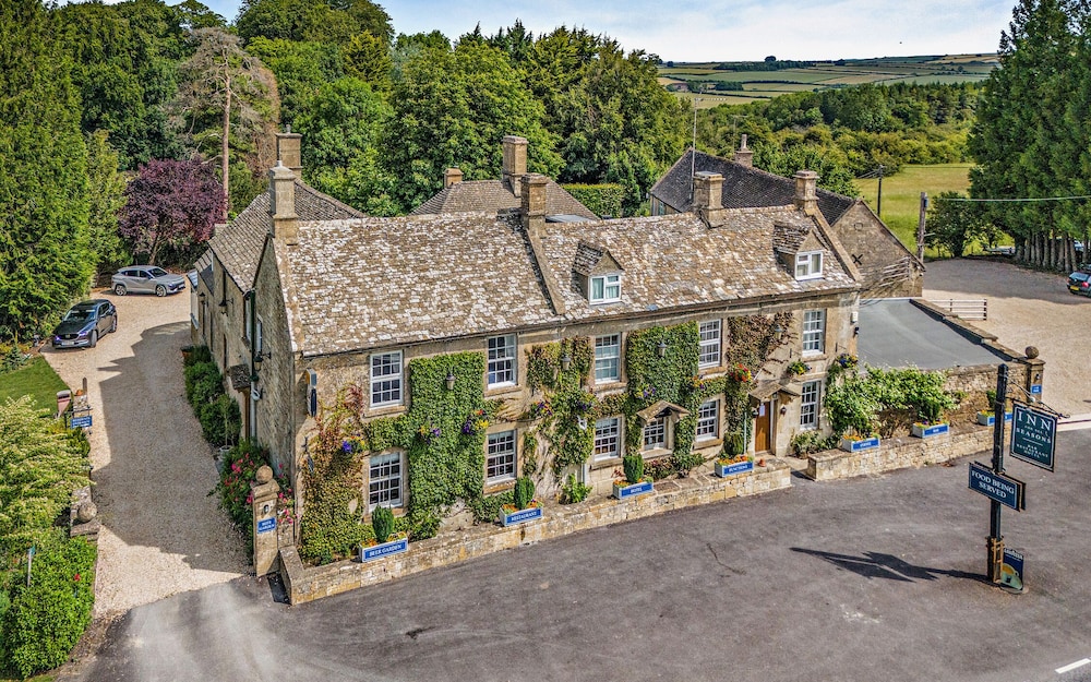 Inn For All Seasons - carbon neutral hotel in Burford