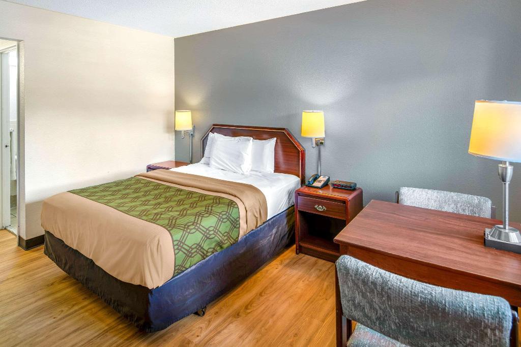Econo Lodge Inn & Suites Spokane - photo 8