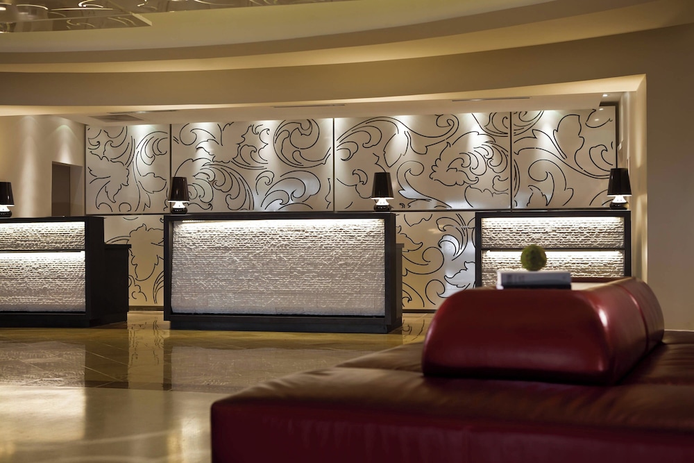 Renaissance Newark Airport Hotel - photo 3
