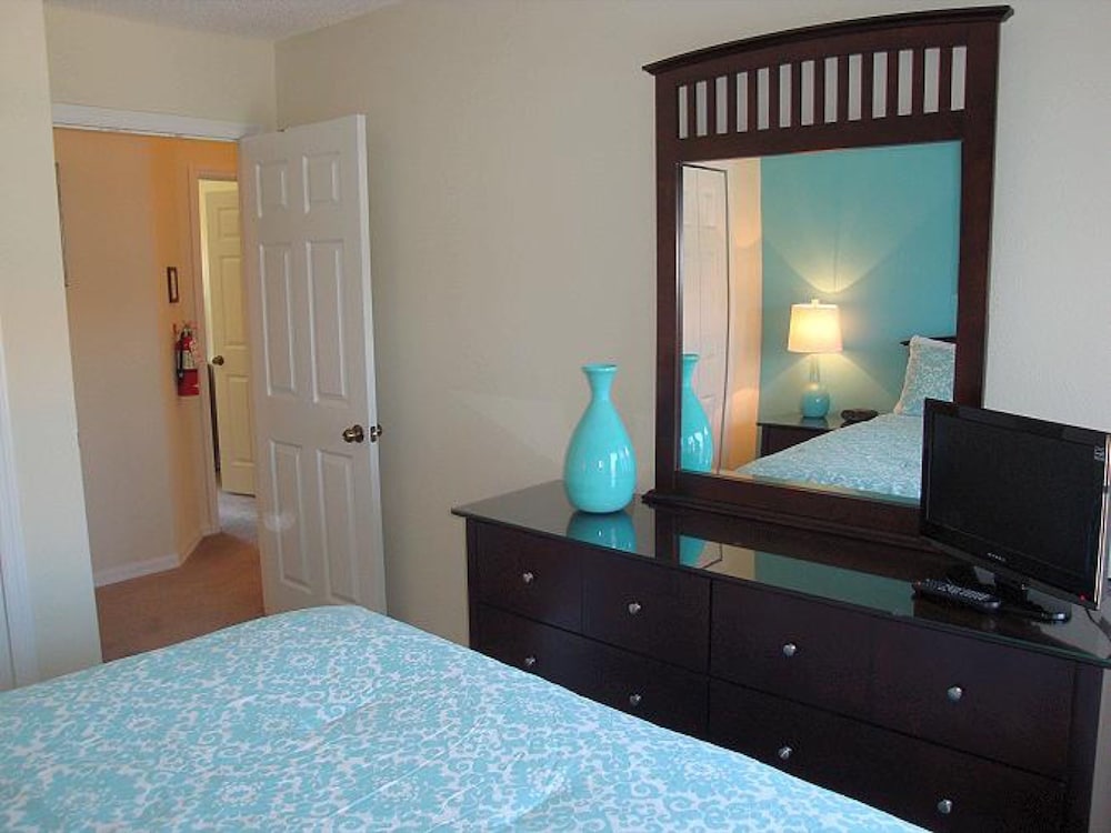 3BR 2.5BA Home in Emerald Island Resort by CV 8479 - photo 5