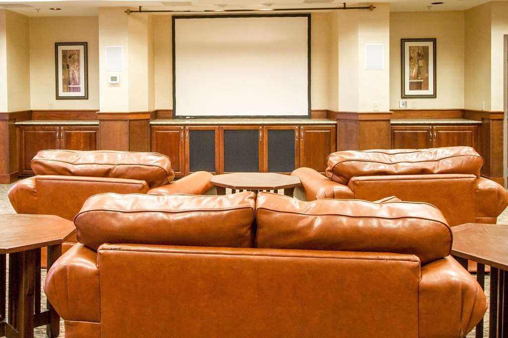 Comfort Suites Grand Rapids North - photo 32