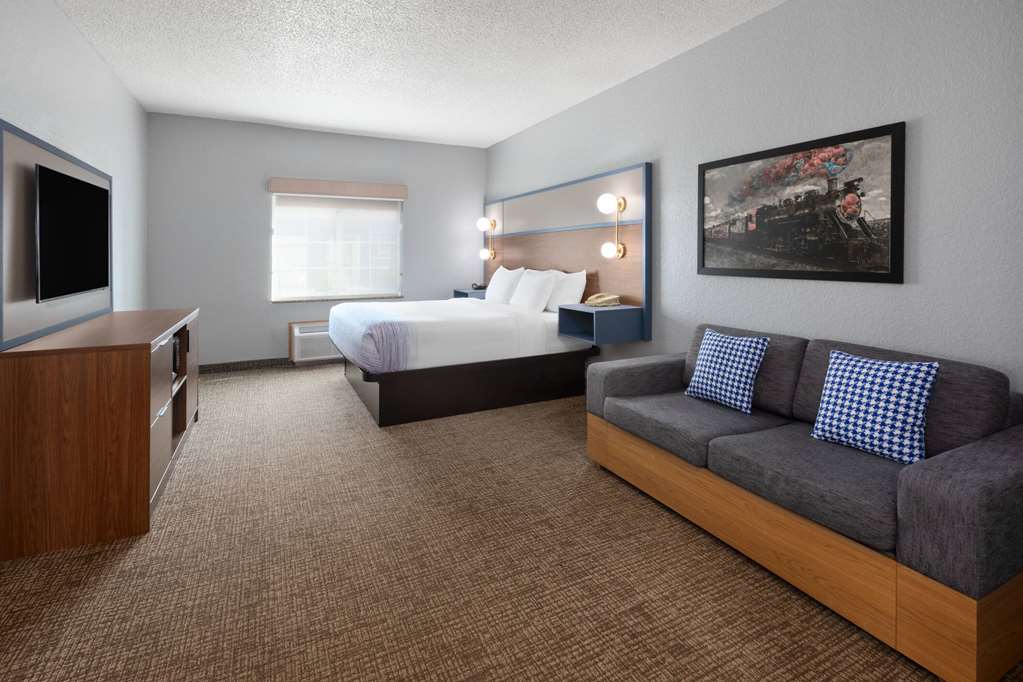 AmericInn by Wyndham Grinnell - photo 14