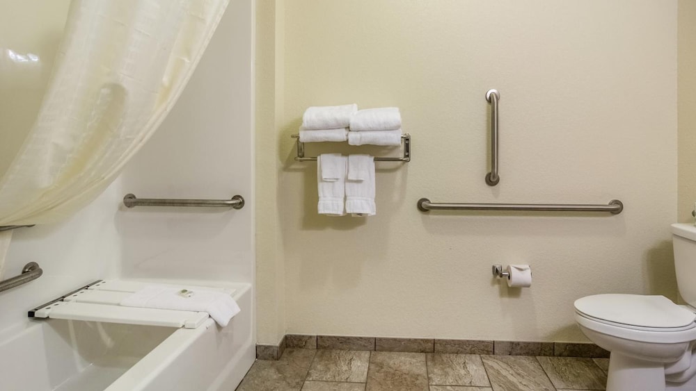 Cobblestone Hotel & Suites Newport - photo 30