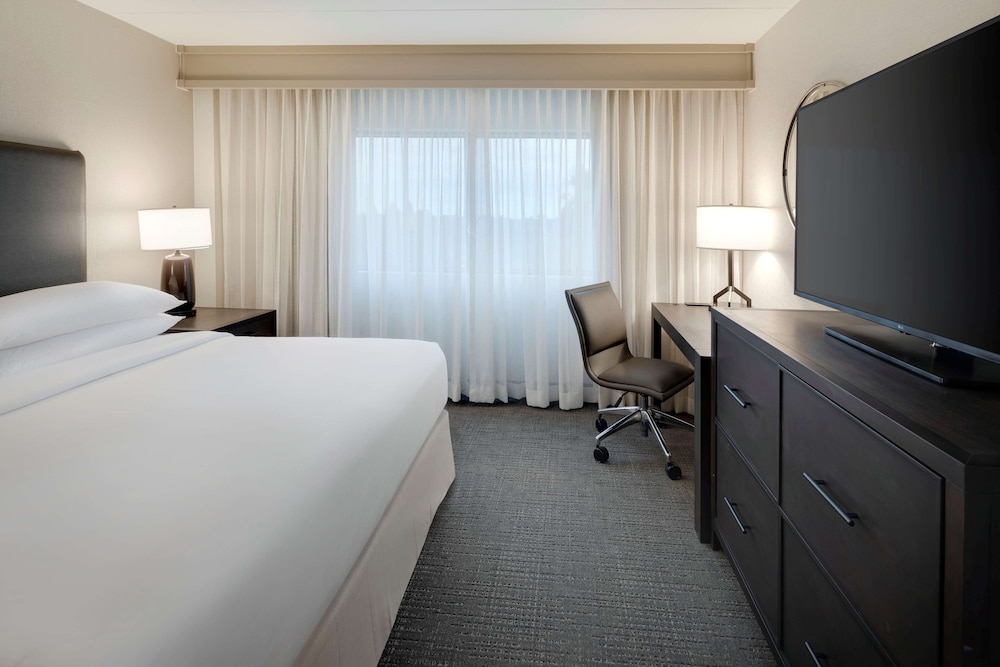 Embassy Suites by Hilton Detroit Troy Auburn Hills - photo 14