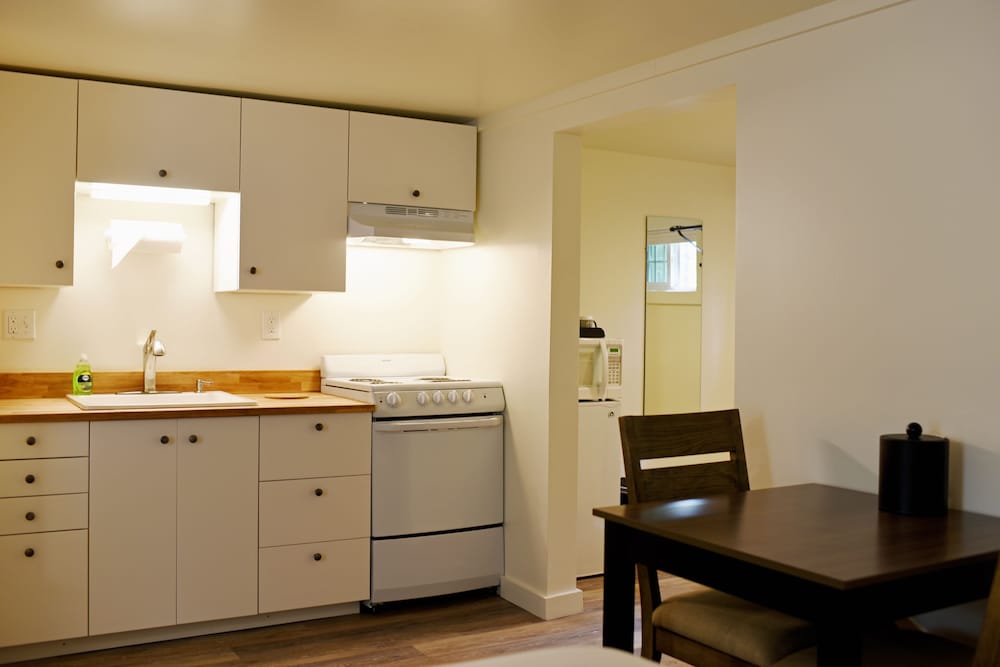 Sandwich Inn and Suites - photo 8