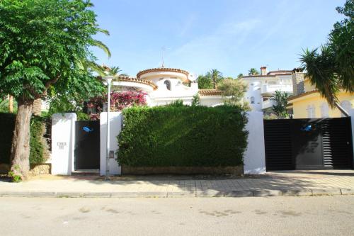 Arenda Villa Coral Pino Alto — 4-Star Luxury Hotel in Mont-Roig Del Camp, Spain