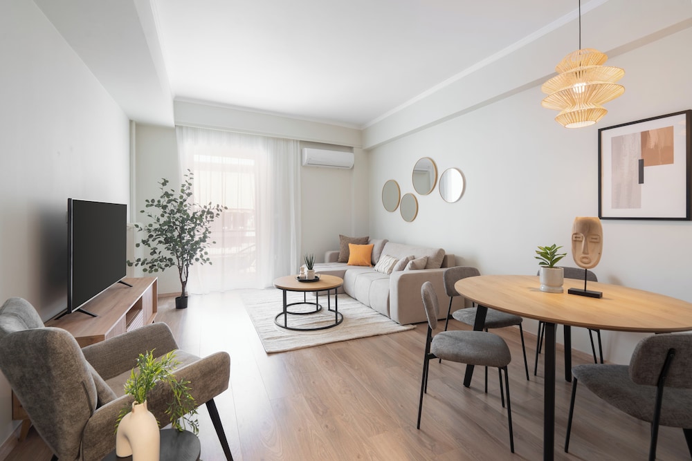 Spacious Luxury Apartment Near Piraeus Port — 4-Star Luxury Hotel in Piraeus, Greece