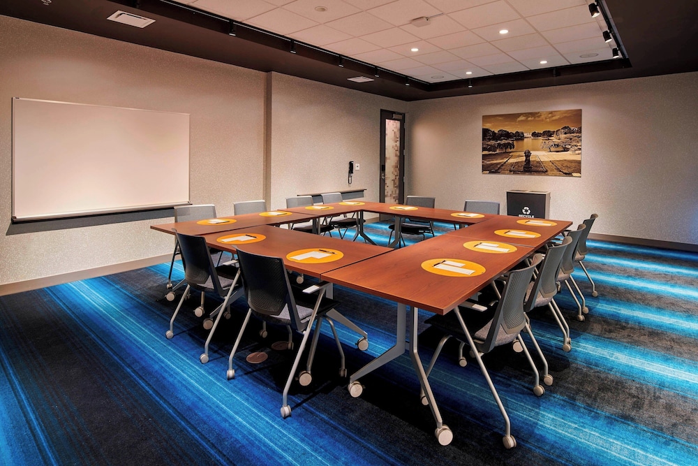 Aloft Cleveland Airport - photo 29