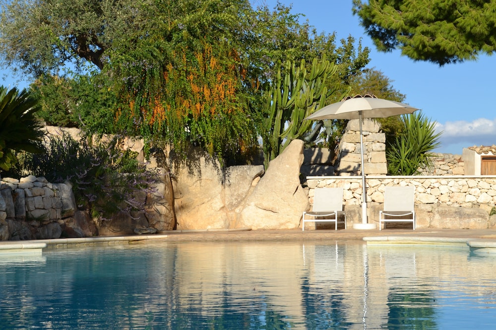 Antica Masseria Timparuci - carbon neutral hotel in Modica