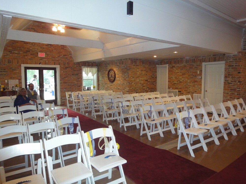 Lake Allatoona Inn - photo 35