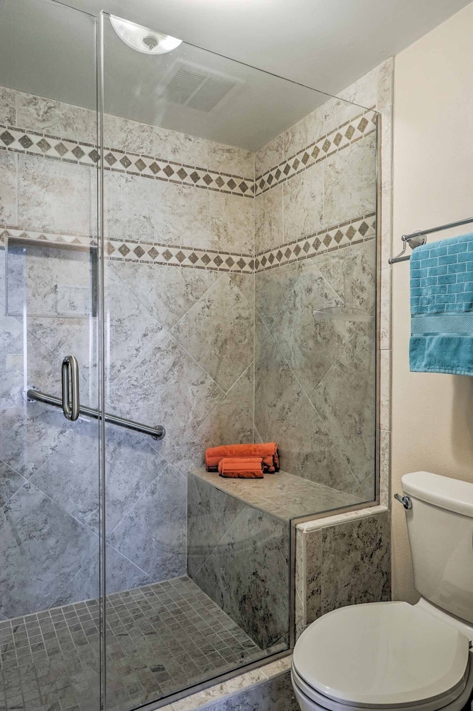 Beachfront Orange Beach Condo w Resort Amenities in Orange Beach, United States