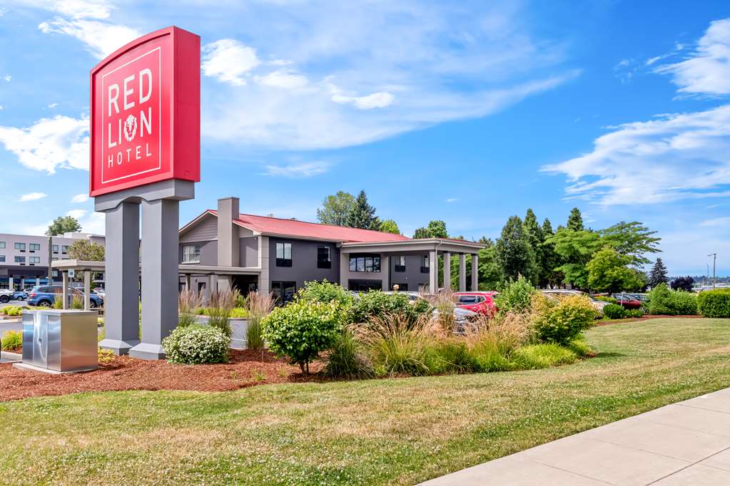 Red Lion Hotel Portland Airport - featured photo