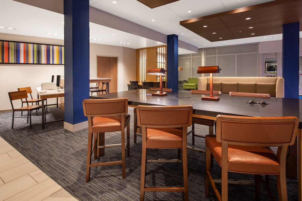 Holiday Inn Express & Suites Chico by IHG - photo 40