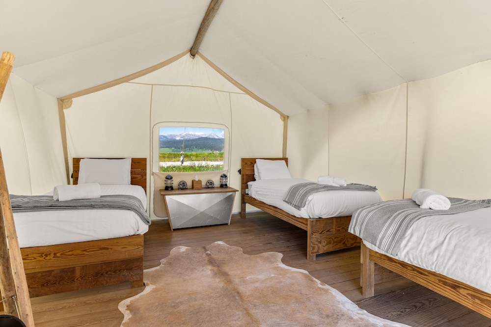 Under Canvas West Yellowstone - photo 21