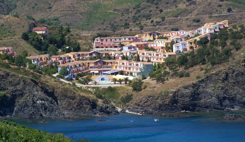 Lagrange Vacances Le Village des Aloés — hotel in Cervera De La Marenda