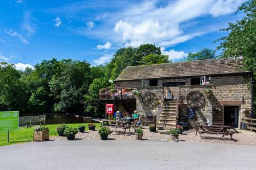 Leylandii 2 Bed Holiday Home in picturesque town.