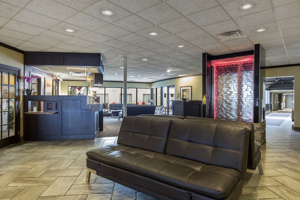 Lamplighter Inn & Suites South - photo 6