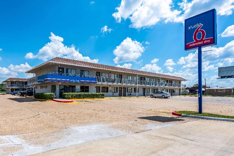 Studio 6 Monroe LA Hwy 165 — hotel in Monroe