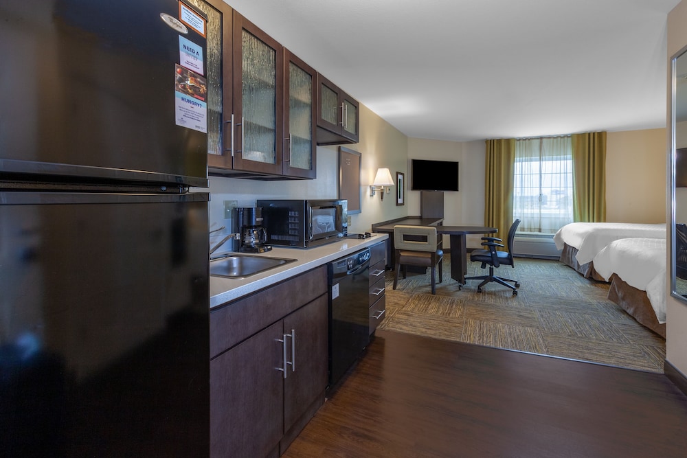 Candlewood Suites Kalamazoo Se by IHG - photo 14