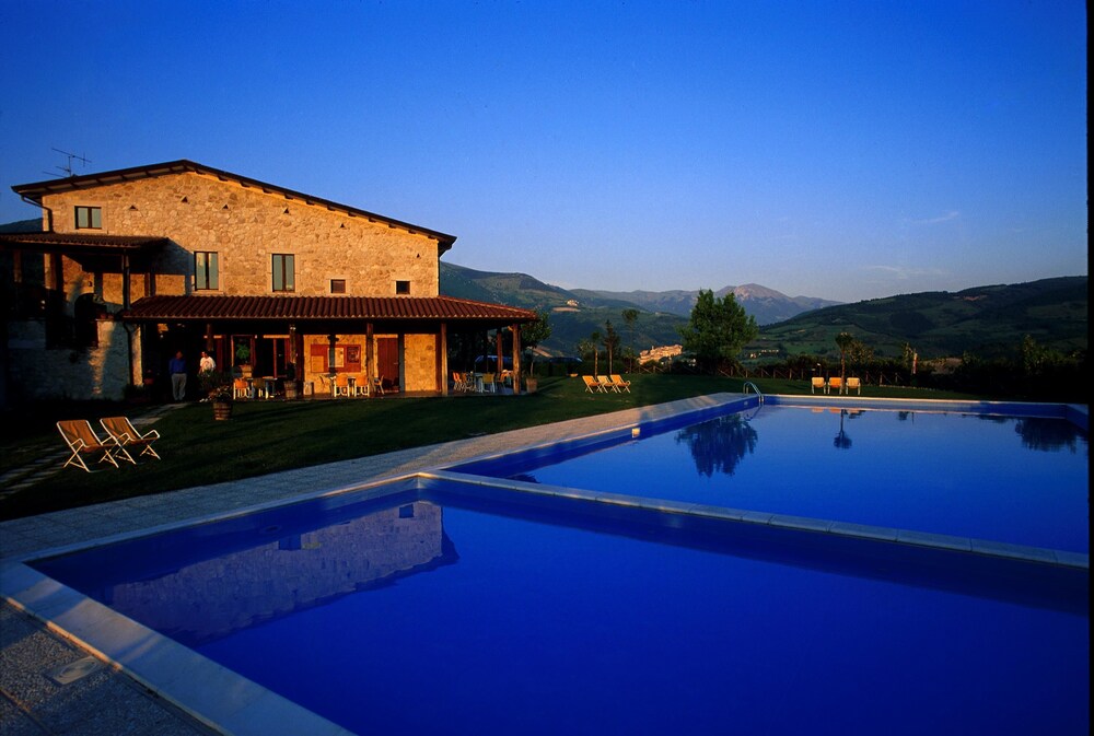 Camping Villaggio Il Collaccio — 4-Star Luxury Hotel in Preci, Italy