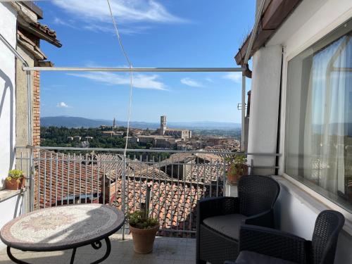 Le Balze Attico Terrazzo Panoramico a 200 m dal Duomo — 4-Star Luxury Hotel in Perugia, Italy