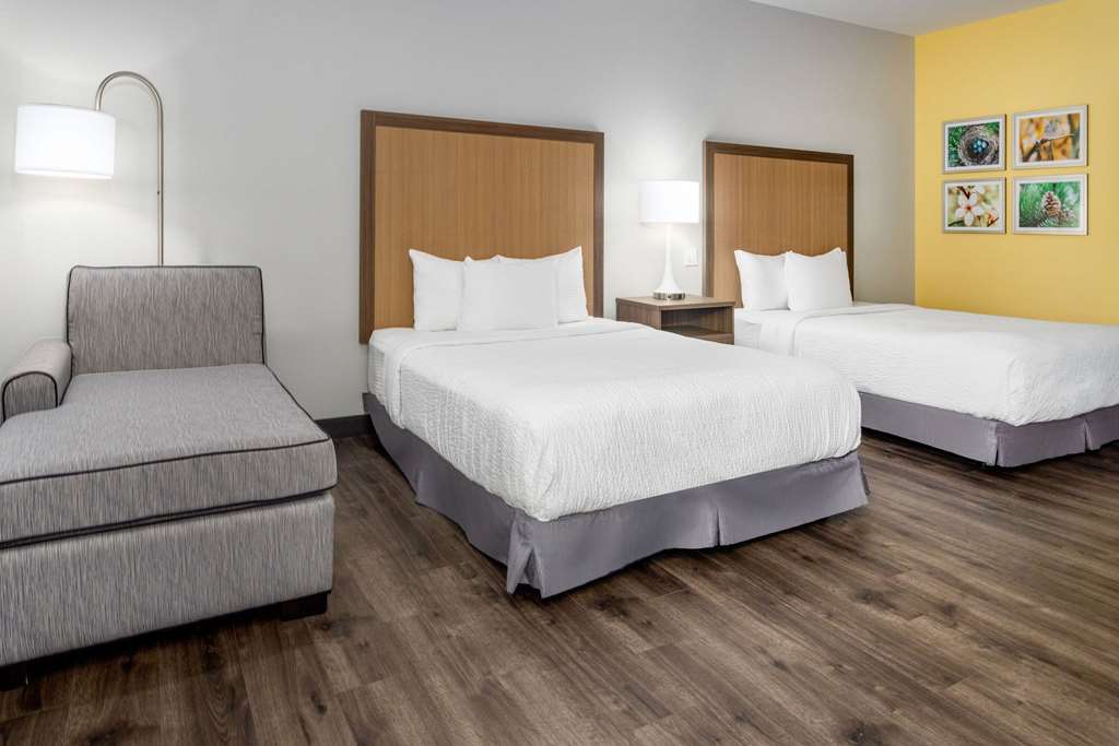 La Quinta Inn & Suites by Wyndham Valdosta - photo 32