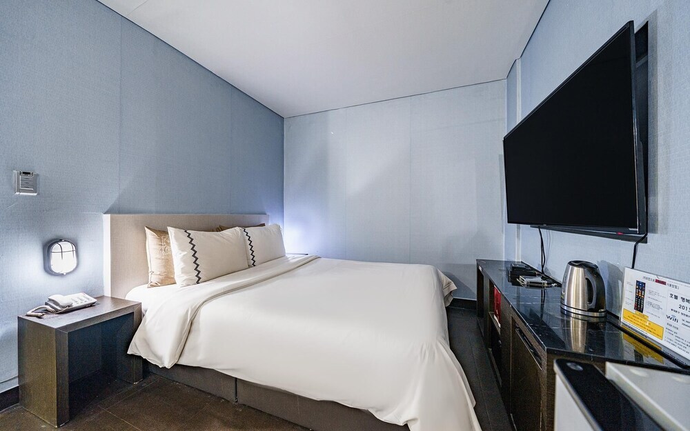 Happy Tears Hotel - last minute hotel in Seoul