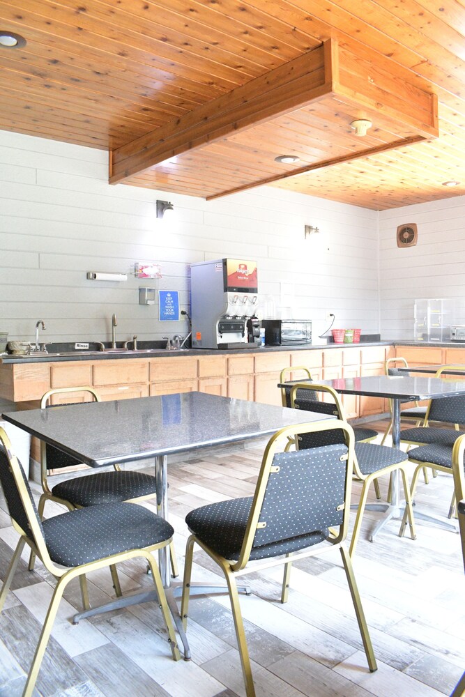 Adams Inn - photo 32