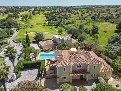Perfect Golf & Beach Villa for 8 people — 4-Star Luxury Hotel in Estombar, Portugal