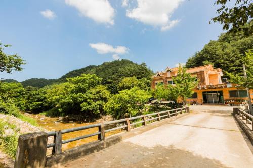 Hongceon Byeolbicheureuneunmaeul Pensyeon in Hongch'on, South Korea