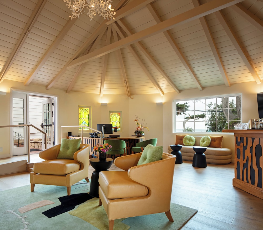 Carmel Beach Hotel - photo 4