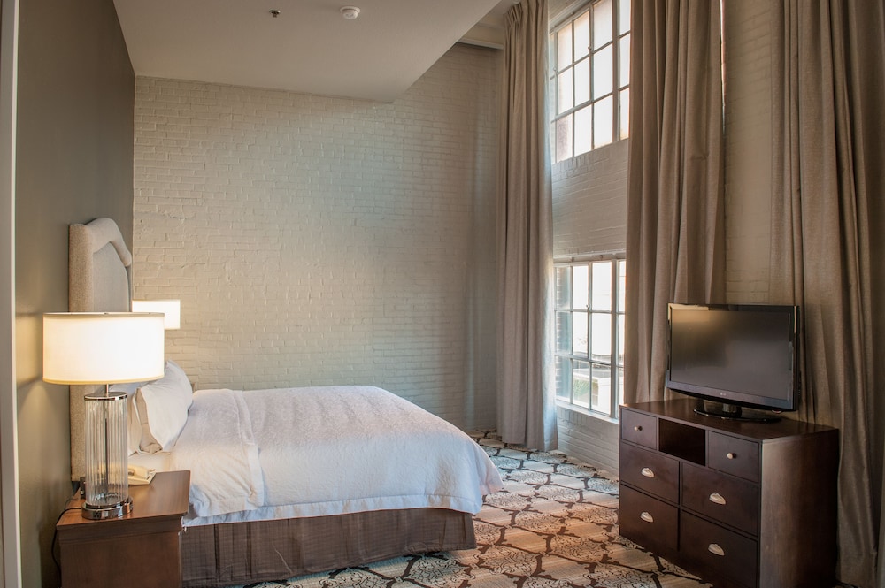 Hampton Inn and Suites New Orleans Convention Center - photo 5