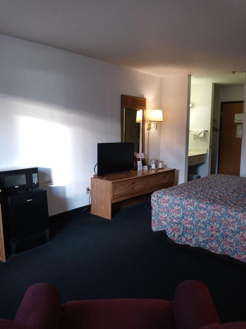 New Martinsville Inn - photo 23